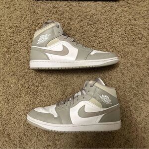 Air jordan 1 mid college grey